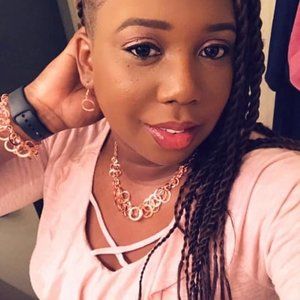 Meet your Posher, Akilah